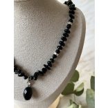 Ónix nyaklánc fazettált medállal