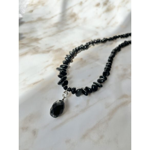 Ónix nyaklánc fazettált medállal