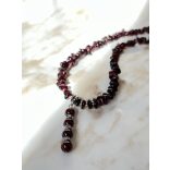 Gránát nyaklánc strasszos gömb medállal