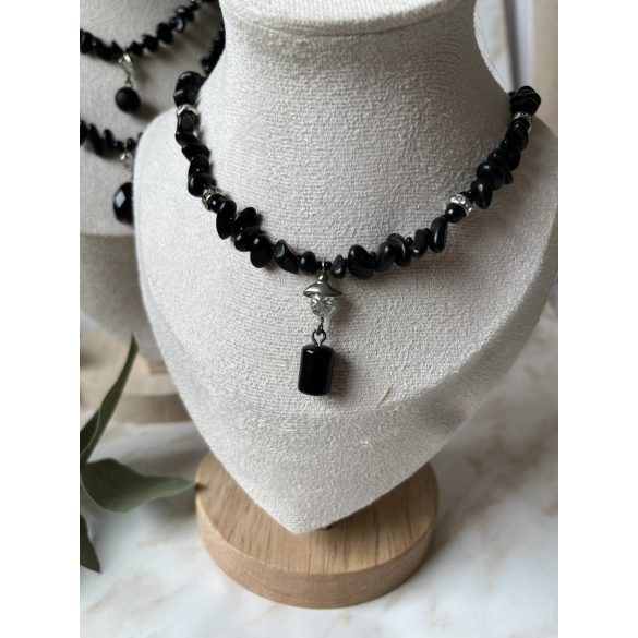 Ónix nyaklánc hengercsiszolt medállal