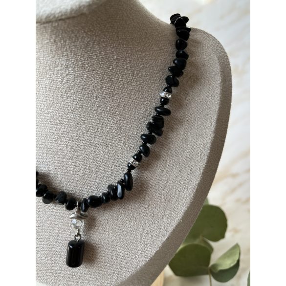 Ónix nyaklánc hengercsiszolt medállal