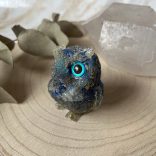 Szodalit, gyantába öntött ásványbagoly