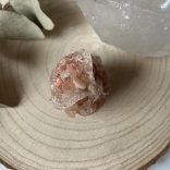 Rózsakvarc, gyantába öntött ásványbagoly